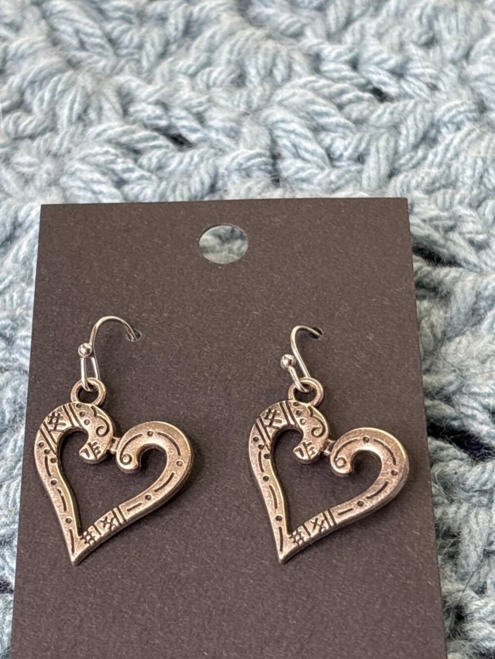 Silvertone Dangle Heart Earrings Abstract Patterned 1 inch